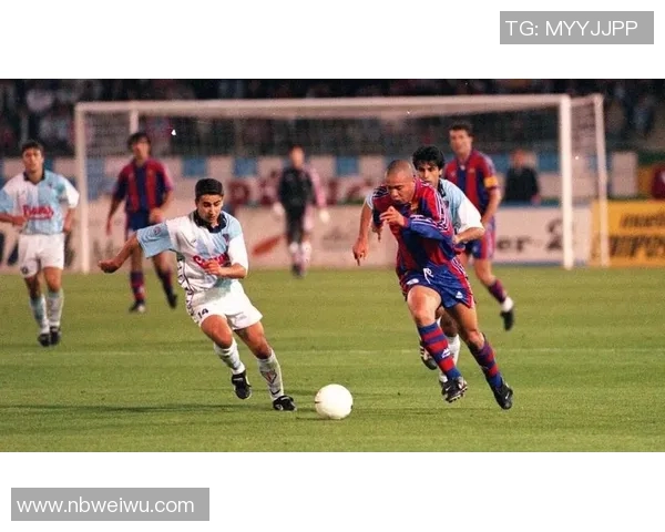 九八足球明星赛回顾罗纳尔多的传奇表现与赛场风采