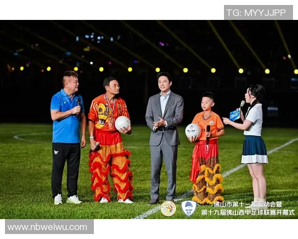 香港足球明星队霍启山携手球迷共创辉煌未来展现足球热情与团结精神 香港足球明星队霍启山携手球迷共创辉煌未来展现足球热情与团结精神